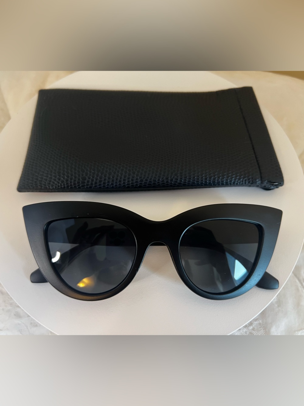Black-Matte Cat-Eye Sunglasses 🕶